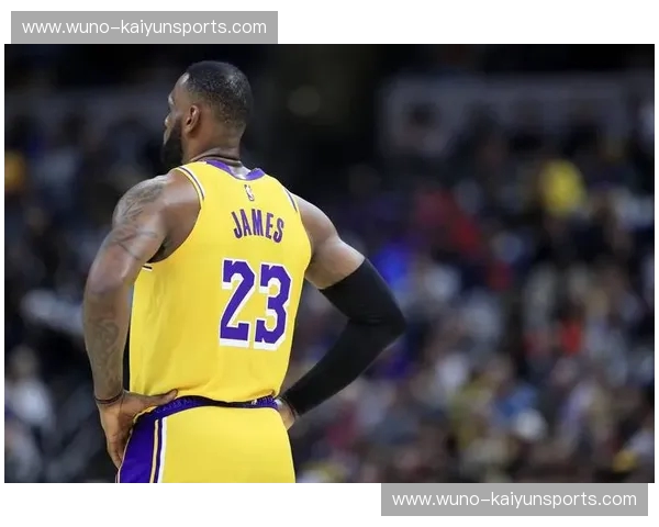 孤胆英雄的加冕礼：回望2007，勒布朗如何在那场铁血内斗中生生凿开一个时代？