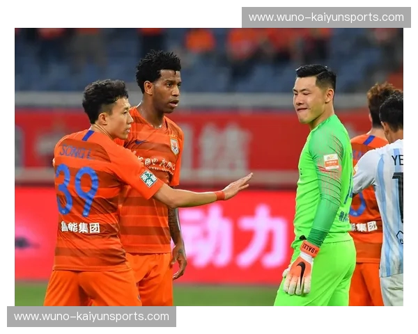 橙蓝风暴：当鲁能的硬核力量遇上富力的华丽技术，中超最纯粹的江湖对决